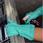 0007 green nitrile industrial gloves