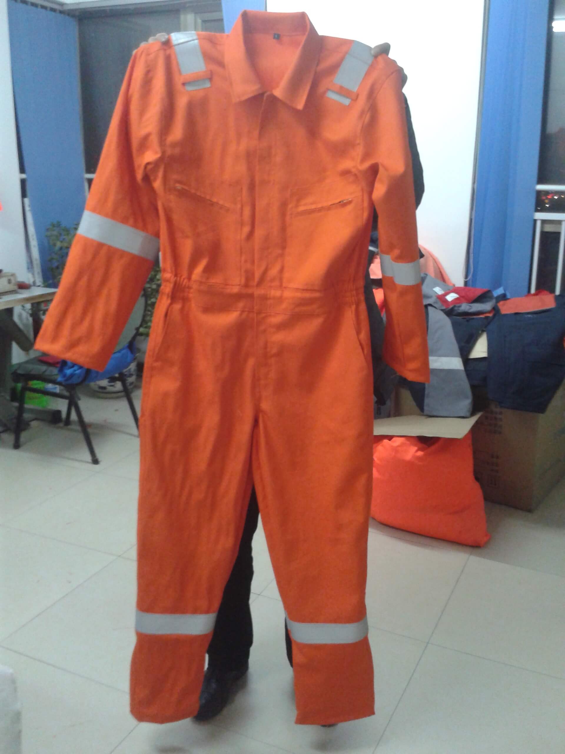 Aluminized Fire Protective Suit Aluminium Anti Radiation Fire Retardant Suit  - China Heat Reflect Suit and Flame Resistant Uniform price |  Made-in-China.com