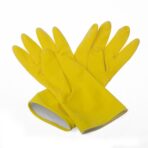 Gants en caoutchouc jaune pour le nettoyage de la cuisine et de la vaisselle