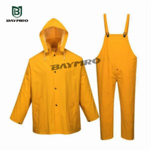 Los pantalones impermeables con peto están diseñados para mantenerte abrigado y seguro, proporcionando una protección fiable contra los elementos y garantizando la comodidad durante las actividades al aire libre en condiciones húmedas.